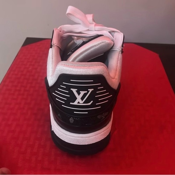 Brand new want them gone - Picture 3 of 4